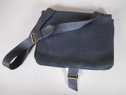 CERRUTI 1881 Paris
Sacoche en cuir bleu marine...