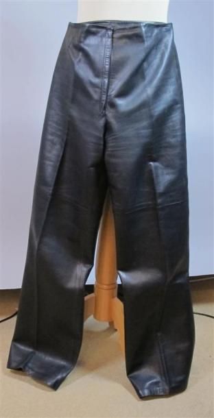 HERMÈS SPORT Paris
Pantalon large en cuir...