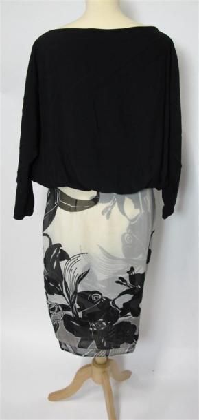 Lot comprenant :
- Gianfranco FERRE. Robe...