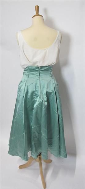 Lot comprenant :
- Gianfranco FERRE. Robe...