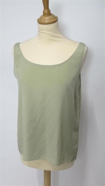 Lot comprenant :
- Gianfranco FERRE. Robe...