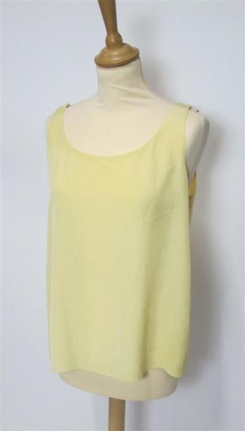 Lot comprenant :
- Gianfranco FERRE. Robe...