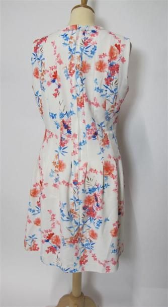 Lot comprenant :
- Gianfranco FERRE. Robe...