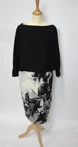Lot comprenant :
- Gianfranco FERRE. Robe...