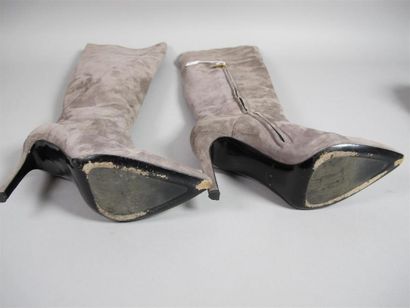 Erin ADAMSON
Paire de bottes à talon haut...