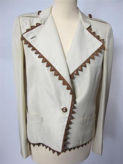 Lot comprenant :
- Ensemble en laine marron,...