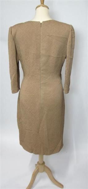 Lot comprenant :
- NIGHT VALENTINO. Robe...