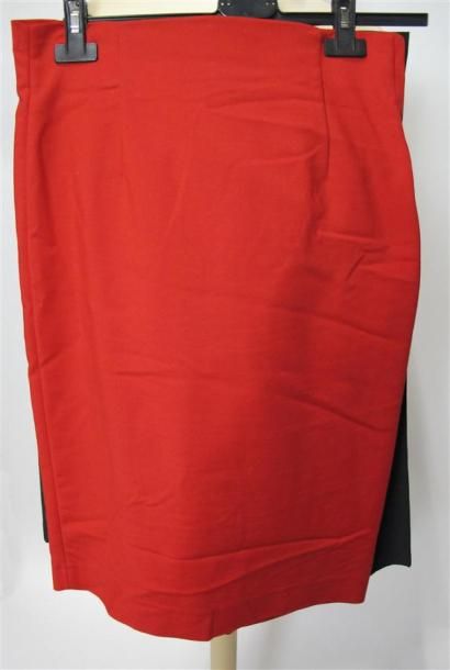 ZARA
Lot comprenant :
- Robe noire. Taille...
