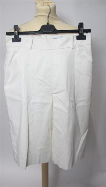 ZARA
Lot comprenant :
- Robe noire. Taille...