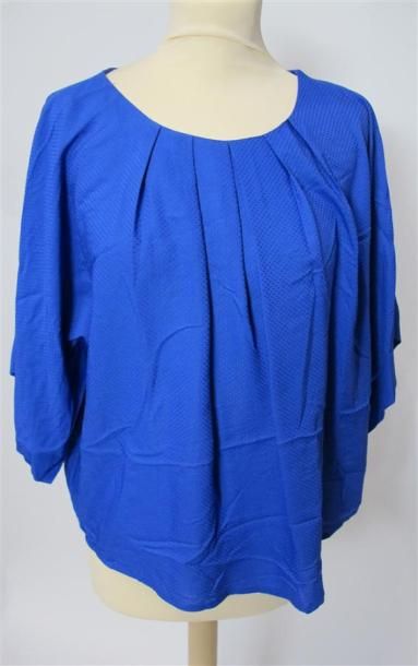 ZARA
Lot comprenant :
- Robe noire. Taille...
