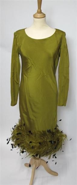 Robe du soir kaki avec bandeau plumes kaki...