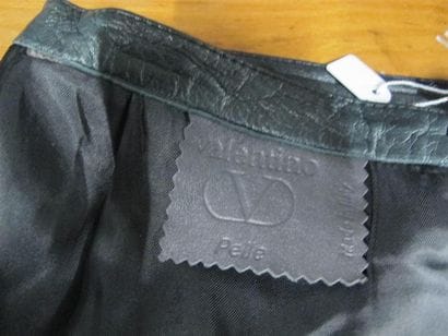 VALENTINO Pelle
Lot comprenant :
- Jupe en...