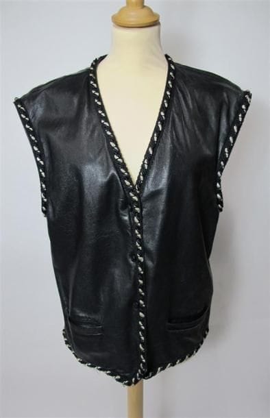 VALENTINO Pelle
Lot comprenant :
- Jupe en...
