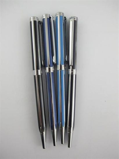 SHEAFFER
Quatre stylos bille à rayures en...