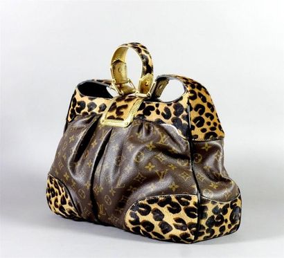 Louis VUITTON. Édition limitée
Sac en toile...