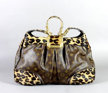 Louis VUITTON. Édition limitée
Sac en toile...