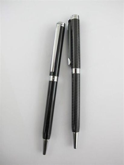 SHEAFFER
Deux stylos de la collection Intensity,...