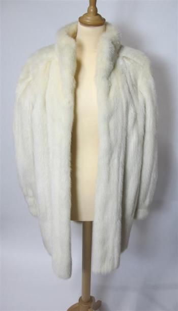Christian DIOR - Monte-Carlo
Veste manteau...