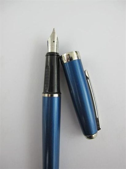 SHEAFFER
Quatre stylos bille (dont un auquel...