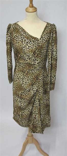 Lot comprenant :
- D SPORT. Robe sans manches...