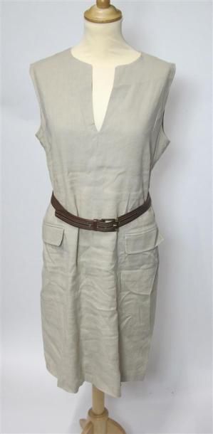 Lot comprenant :
- D SPORT. Robe sans manches...