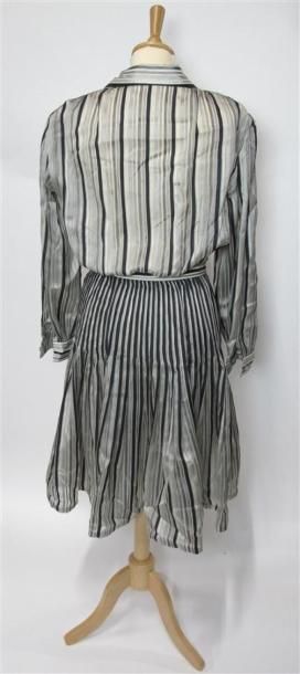 Lot comprenant :
- D SPORT. Robe sans manches...