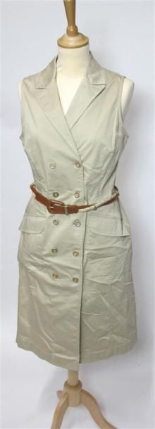 Lot comprenant :
- D SPORT. Robe sans manches...