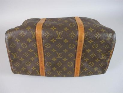 Louis VUITTON Paris
Petit sac de voyage en...