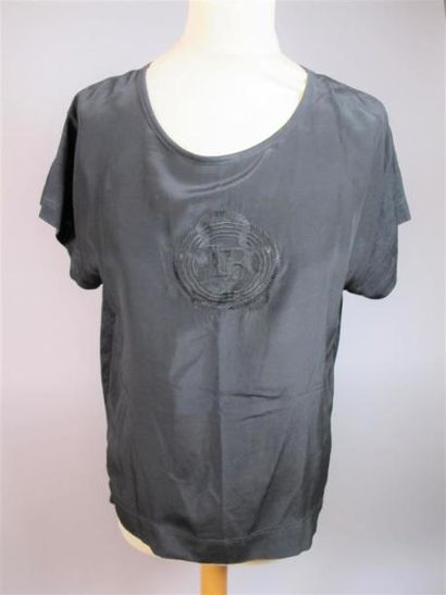 Louis FERAUD 
Ensemble comprenant : un tailleur...