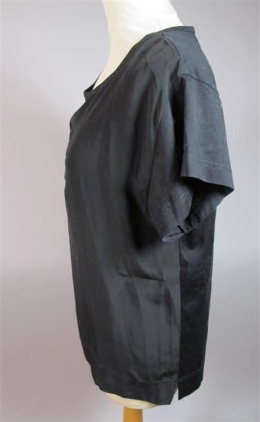 Louis FERAUD 
Ensemble comprenant : un tailleur...
