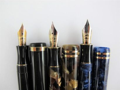 SHEAFFER'S
Trois stylos plume de la collection...
