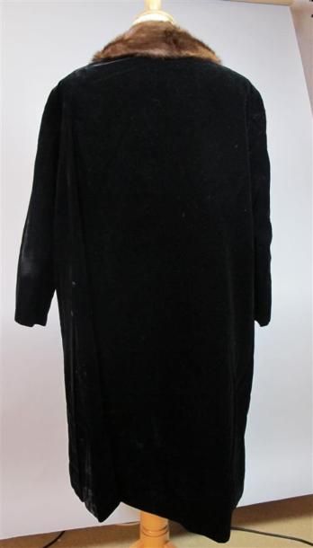 MARIE FRÉDÉRIC Boutique, 80, bd Malesherbes...