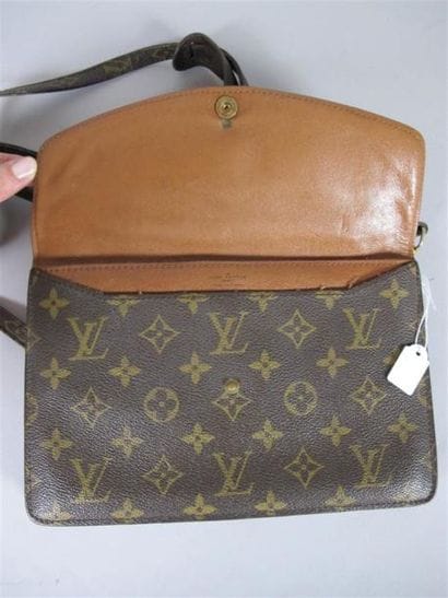 Louis VUITTON Paris
Sac enveloppe double...