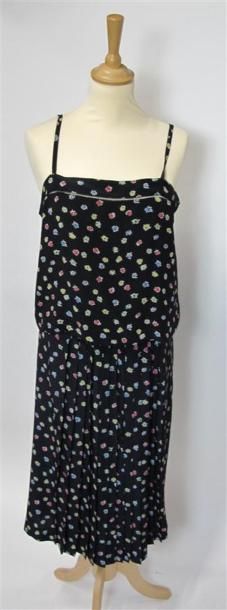 CHLOÉ
Lot comprenant deux tailleurs jupes...