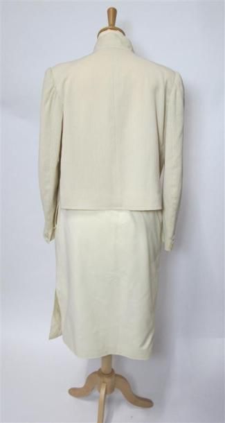 CHLOÉ
Veste courte écrue manches 3/4. 
Taille...