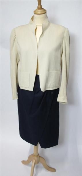 CHLOÉ
Veste courte écrue manches 3/4. 
Taille...