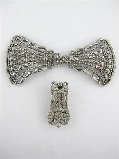 Boucle de cape (Haut. : 5,5 cm ; Long. :...