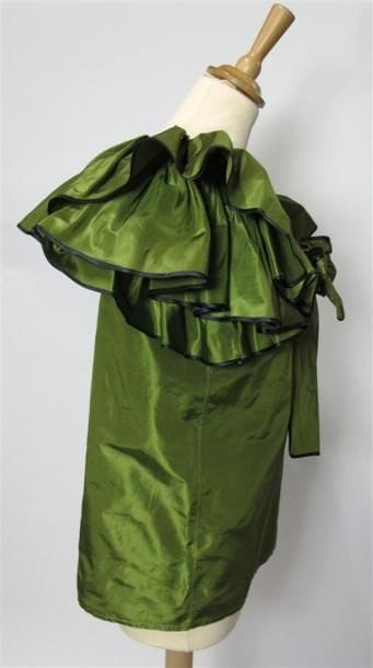 Yves SAINT LAURENT
Caraco en taffetas vert,...