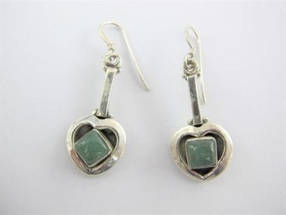 Paire de pendants d'oreilles en argent à...
