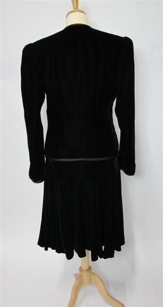 Yves SAINT LAURENT Rive Gauche
Tailleur jupe...