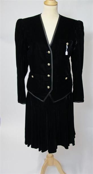Yves SAINT LAURENT Rive Gauche
Tailleur jupe...