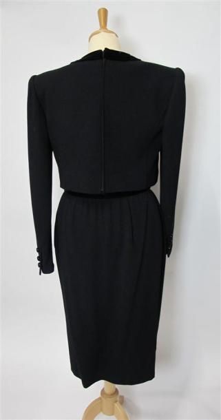 VALENTINO Boutique
Tailleur jupe noir en...