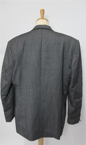 Giorgio ARMANI (Homme)
Costume pour homme...