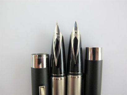 SHEAFFER
Deux stylos plume de la collection...