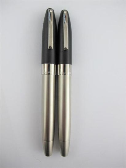 SHEAFFER
Deux stylos plume de la collection...