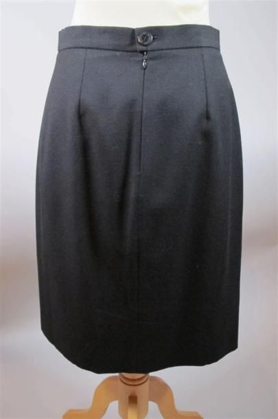 Boutiques GIVENCHY
Jupe noire.
Taille 42