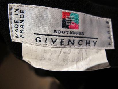 Boutiques GIVENCHY
Jupe noire.
Taille 42