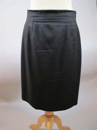Boutiques GIVENCHY
Jupe noire.
Taille 42