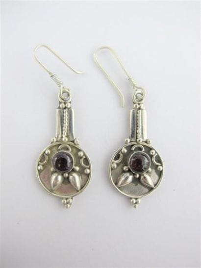 Paire de pendants d'oreilles en argent à...