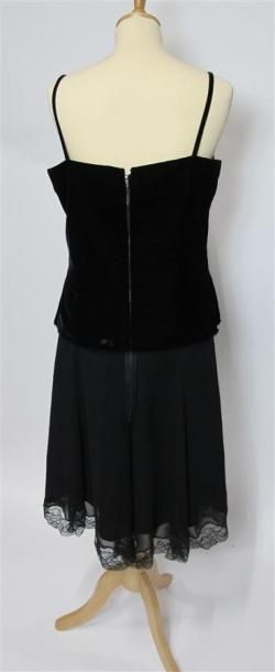Lot comprenant :
- JEAN-LOUIS SCHERRER BOUTIQUE....
